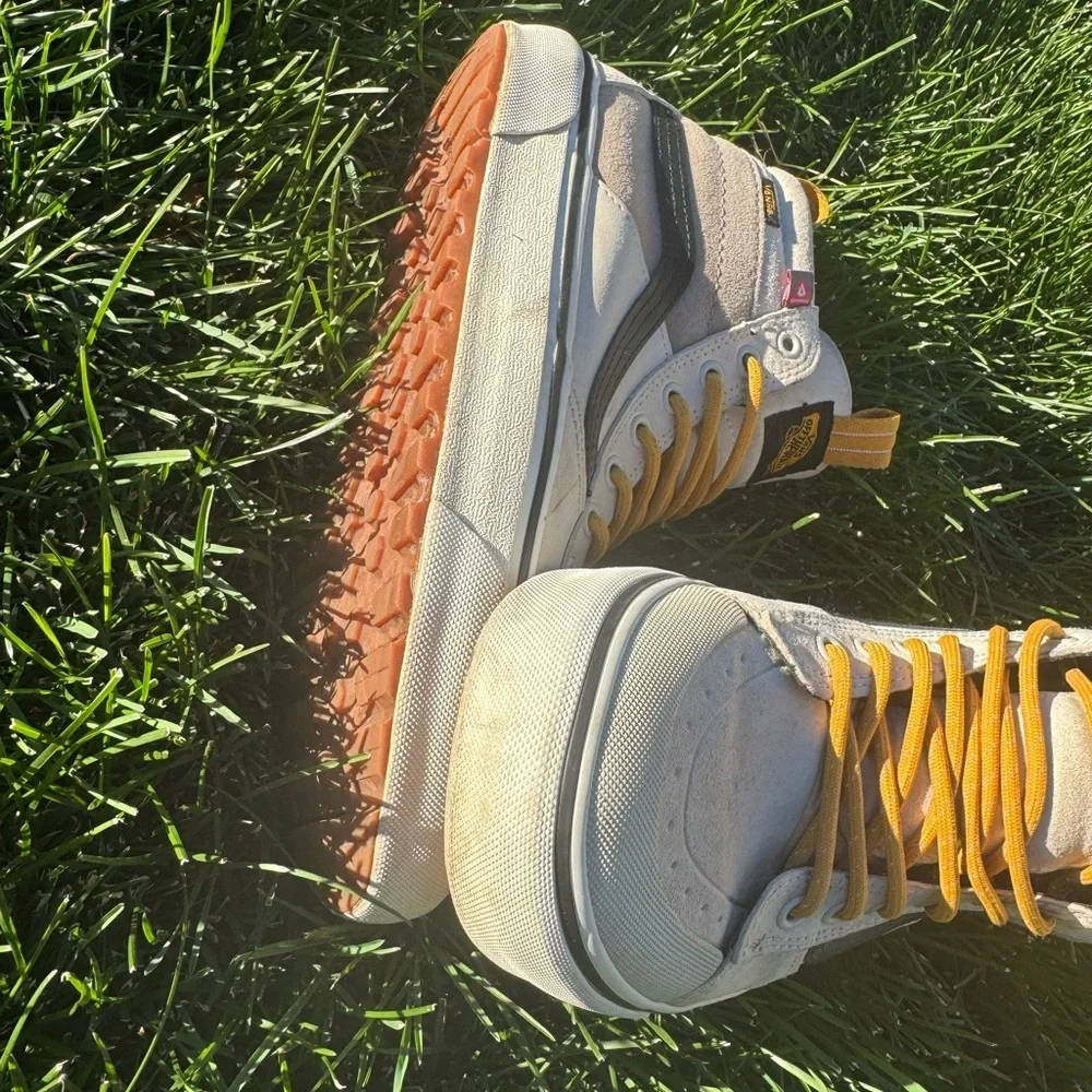 Men’s MTE high top Vans size 8.5 men’s/ 10 women’s